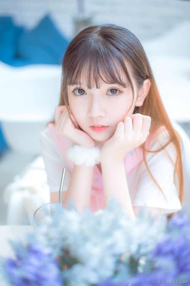 “何意？”刘璝面色不善的看着法正。